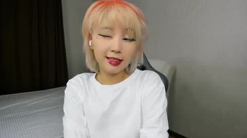 Snapshot of mil_waves chatting on 11.27.25 mil_waves online show from 11.27.25