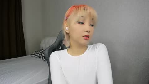 Snapshot of mil_waves chatting on 11.28.25 mil_waves online show from 11.28.25