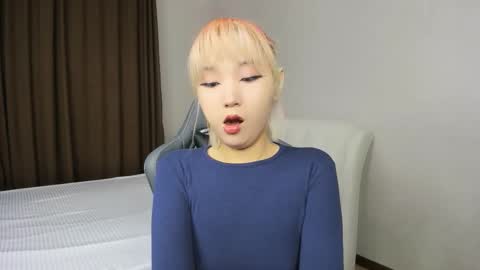 Snapshot of mil_waves chatting on 11.29.25 mil_waves online show from 11.29.25