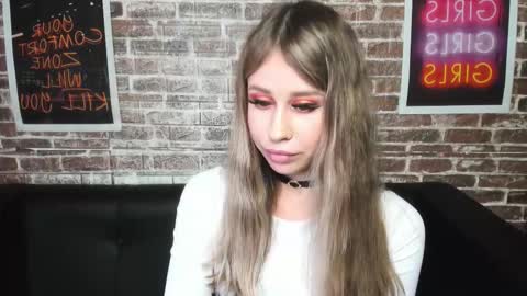 Snapshot of mila_camilla chatting on 09.27.25 Camilla online show from 09.27.25