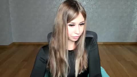 Snapshot of mila_camilla chatting on 09.29.25 Camilla online show from 09.29.25