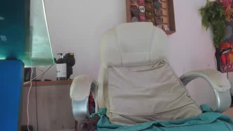 Mila Dash online show from 10.15.25