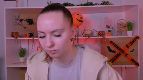 mila_glow online show from 11.03.25