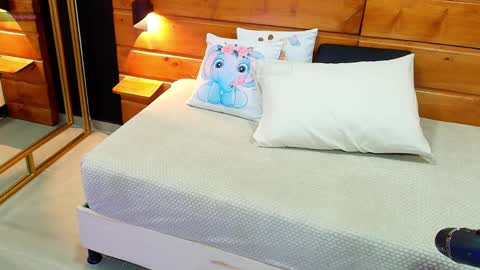 Snapshot of mila_kiitty chatting on 02.14.25 Milena online show from 02.14.25