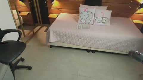 Snapshot of mila_kiitty chatting on 09.29.25 Milena online show from 09.29.25