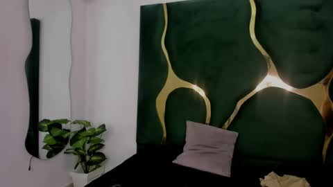 Snapshot of mila_petiteasm chatting on 06.26.26 mila_petiteasm online show from 06.26.26