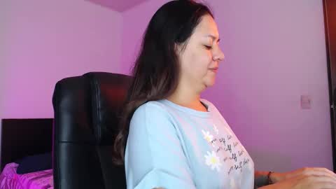 Snapshot of mila_phoenix chatting on 11.25.25 mila_phoenix online show from 11.25.25