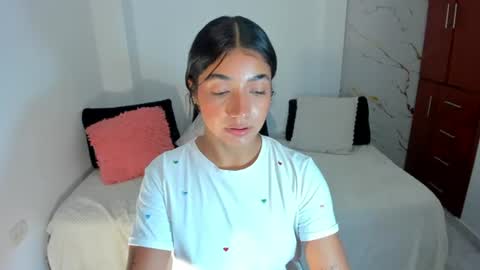 Snapshot of mila_rose1 chatting on 06.25.26 martina online show from 06.25.26