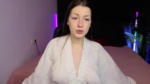 Snapshot of mila_sunny_shy chatting on 11.26.25 Mila online show from 11.26.25