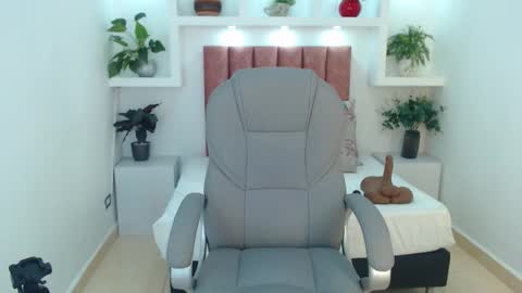 milaa_star online show from 02.06.26