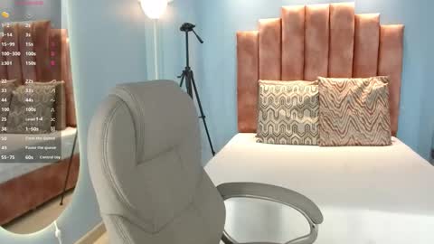 milaa_star online show from 02.24.26