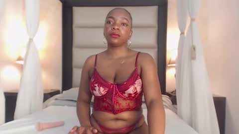 Snapshot of milacrus chatting on 02.06.26 Mila online show from 02.06.26