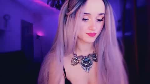 MiladyJolie online show from 12.19.25