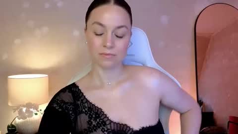 Snapshot of milafleur chatting on 09.22.25 Mila Fleur online show from 09.22.25