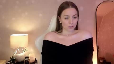 Snapshot of milafleur chatting on 09.28.25 Mila Fleur online show from 09.28.25