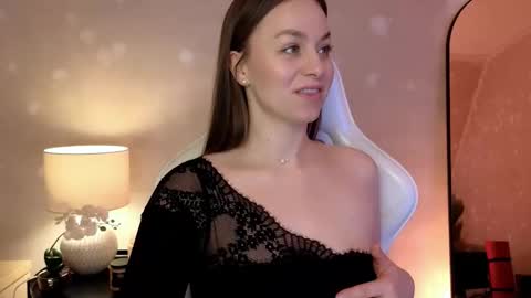Snapshot of milafleur chatting on 10.02.25 Mila Fleur online show from 10.02.25