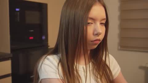 Snapshot of milaice chatting on 02.12.26 Mila online show from 02.12.26