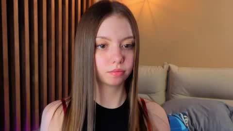 Snapshot of milaice chatting on 05.06.26 Mila online show from 05.06.26