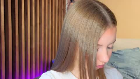 Snapshot of milaice chatting on 05.17.26 Mila online show from 05.17.26