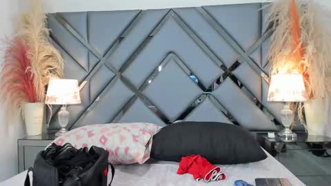 milan_lewiss online show from 11.18.25