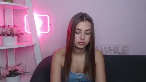 milanaangelas online show from 10.13.25
