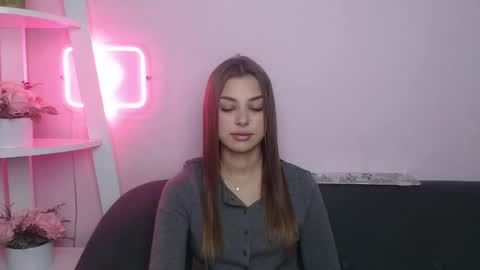 milanaangelas online show from 11.28.25