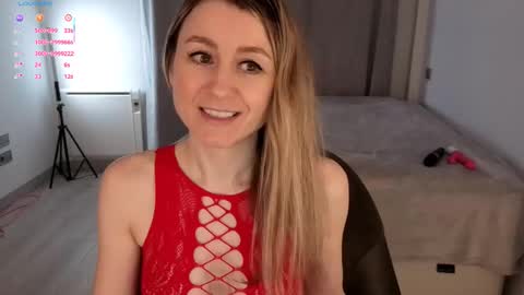 Snapshot of milanacamgirl chatting on 10.27.25 Milana online show from 10.27.25