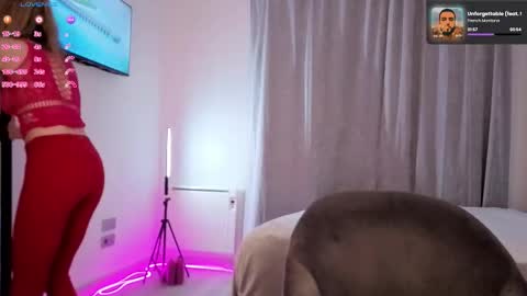 Snapshot of milanacamgirl chatting on 11.25.25 Milana online show from 11.25.25