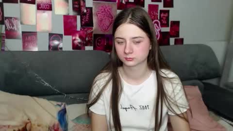 milanaroz online show from 10.25.25