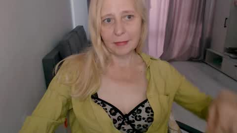 Milena online show from 10.11.25