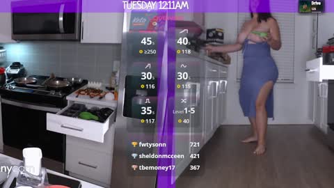 Mila Valentina online show from 03.04.25