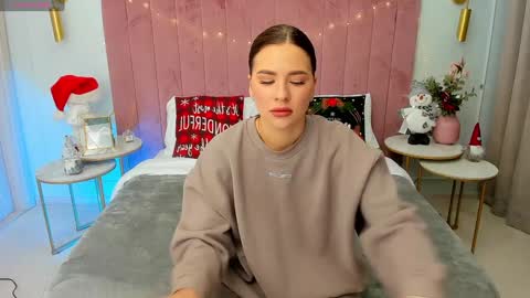 Mia online show from 12.22.24