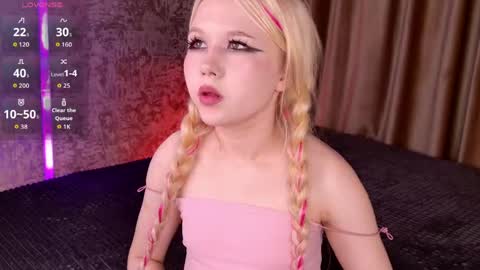 Mia online show from 04.19.26