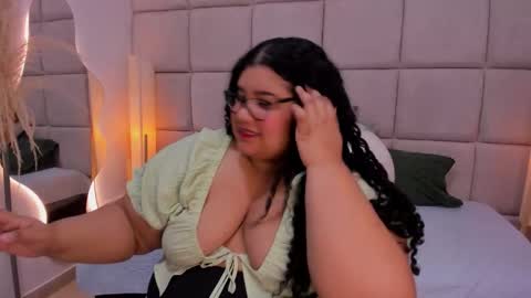 Snapshot of miley_colins0 chatting on 11.29.25 Miley online show from 11.29.25