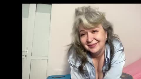 Snapshot of milf_charlotty chatting on 06.24.26 Charlotte online show from 06.24.26