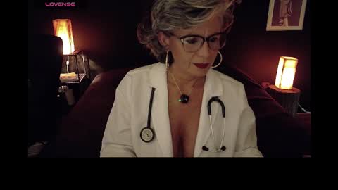 Snapshot of milf_ette chatting on 06.24.26 Fabiola online show from 06.24.26
