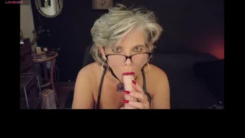Snapshot of milf_ette chatting on 06.26.26 Fabiola online show from 06.26.26