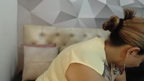 Snapshot of milf_hugeboobs chatting on 02.11.26 milf_hugeboobs online show from 02.11.26