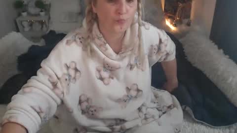 Snapshot of milf_lexxa chatting on 02.25.26 Sarrahkenda online show from 02.25.26