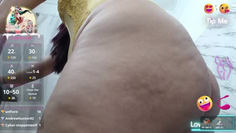 Snapshot of milf_loven chatting on 01.11.25 Milf Loven online show from 01.11.25