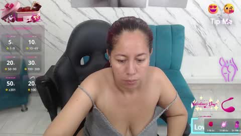 Snapshot of milf_loven chatting on 02.26.25 Milf Loven online show from 02.26.25