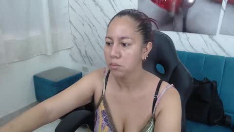 Snapshot of milf_loven chatting on 03.05.25 Milf Loven online show from 03.05.25