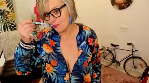 MilfElla online show from 02.08.25