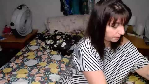 Snapshot of milfmonee chatting on 11.25.25 MILF Monee online show from 11.25.25
