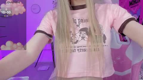 Snapshot of miliameow chatting on 02.16.25 Milia online show from 02.16.25