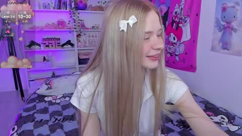 Snapshot of miliameow chatting on 03.02.25 Milia online show from 03.02.25