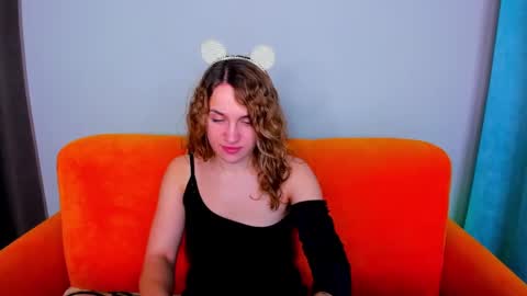 milkablond online show from 02.26.25