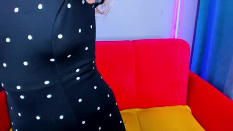 milkablond online show from 03.20.26