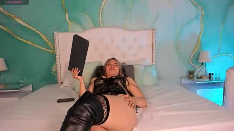 Snapshot of milkavelvett chatting on 02.12.26 MiLKa VeLvEtT online show from 02.12.26