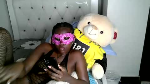 Snapshot of milkybee3000 chatting on 11.27.25 Milkybee online show from 11.27.25